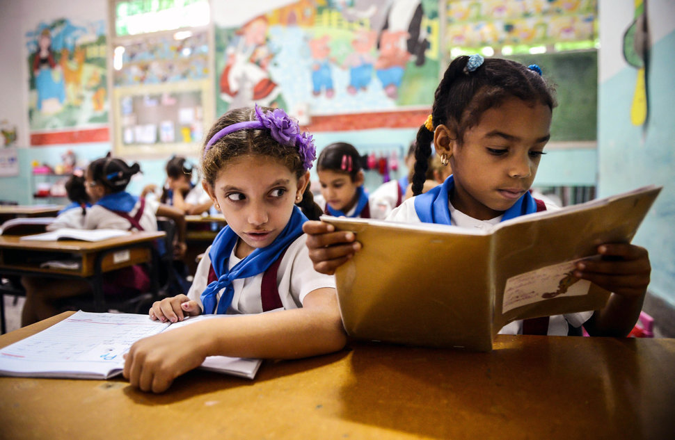 30 Beautiful Pictures Of Girls Going To School Around The World - Cuba