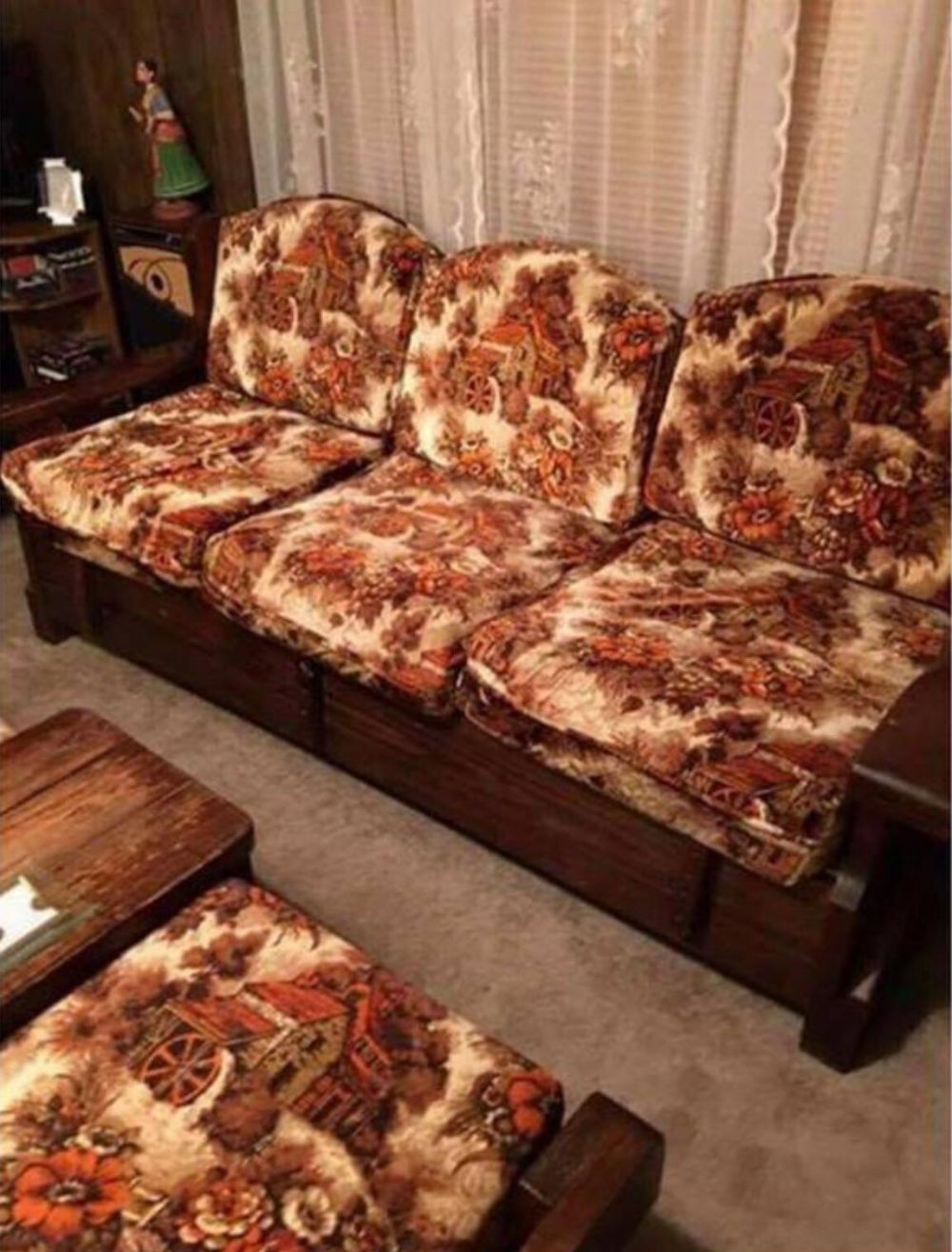 These Ugly Couches That Everybody’s Grandparents Had in Their Living Room! Vintage Everyday