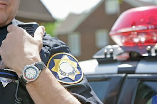 http://4.bp.blogspot.com/-JNKrnWoXYXQ/UnJtnk_OFMI/AAAAAAAAvzA/O38f1lQVhE8/s1600/cop_talks_into_radio_crop380wMA29299922-0003.jpg http://4.bp.blogspot.com/-JNKrnWoXYXQ/UnJtnk_OFMI/AAAAAAAAvzA/O38f1lQVhE8/s1600/cop_talks_into_radio_crop380wMA29299922-0003.jpg