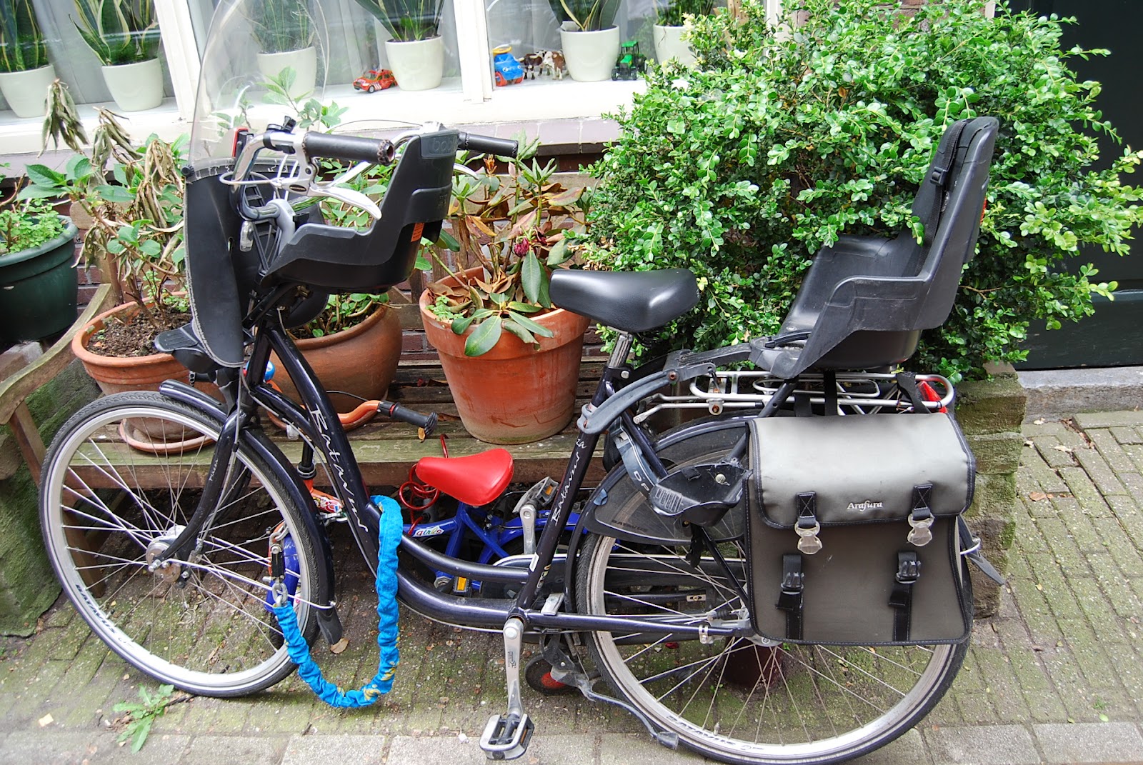 Stand and Deliver Dutch bikes