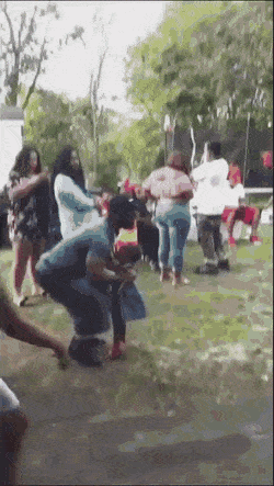 아빠가 아기랑 잠깐 놀아줬더니 경악하는 엄마.gif1