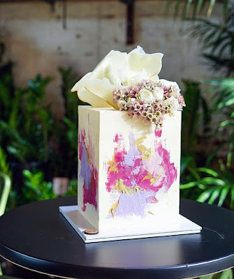 Bas-Relief K'Mich Weddings - wedding planning - wedding cake ideas - cube cake with water color design - instagram