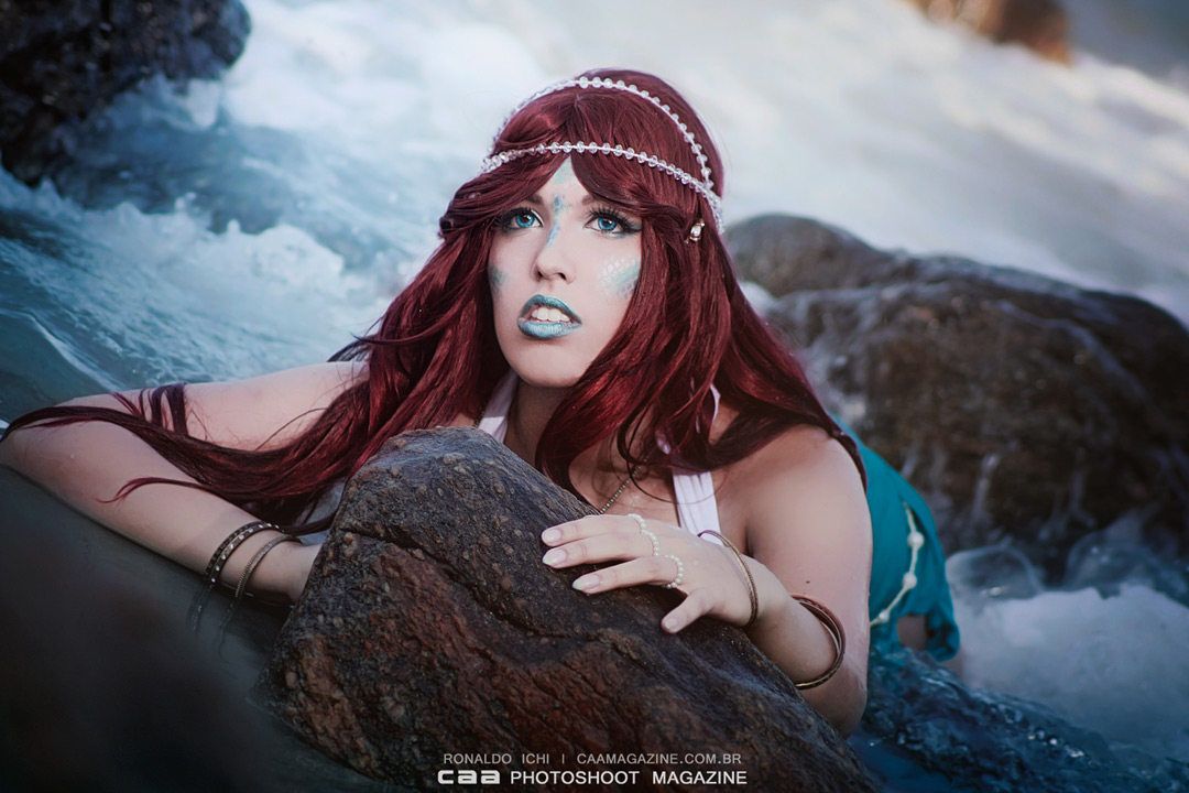 model MICHII, also photographer and cosplayer, and dress/makeup inspired in Mermaid theme. Photographer CAA Ronaldo Ichi and filmmaker ANIMAFF.