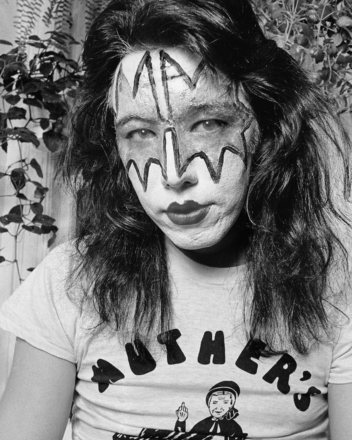 Rare and Intimate Photos Give Us a Peek Into KISS' Backstage, and See