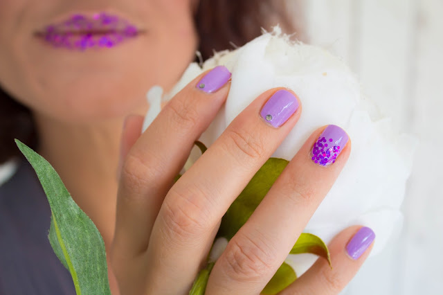 Monday Shadow Challenge : Mauve & Paillettes :) Monday Shadow Challenge : Mauve & Paillettes :)