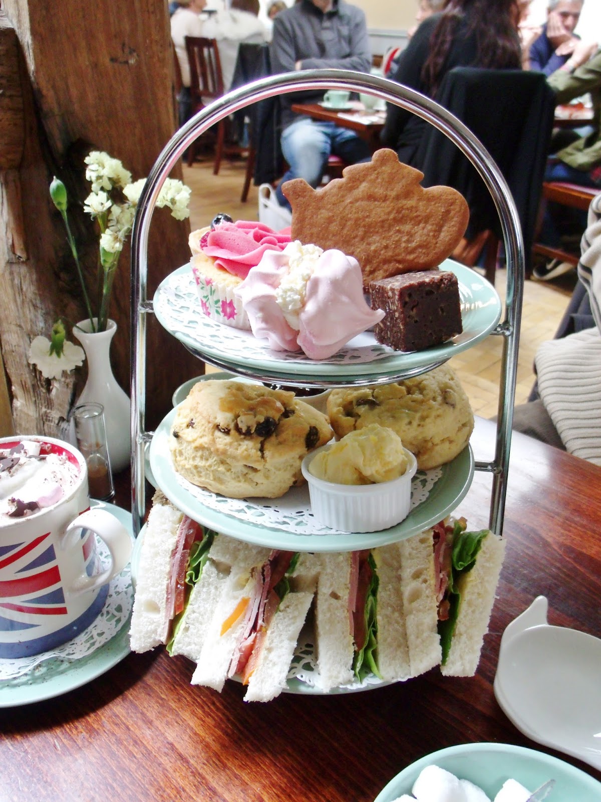 Review Afternoon Tea at The Fourteas, Stratford Upon Avon ♥ Victoria