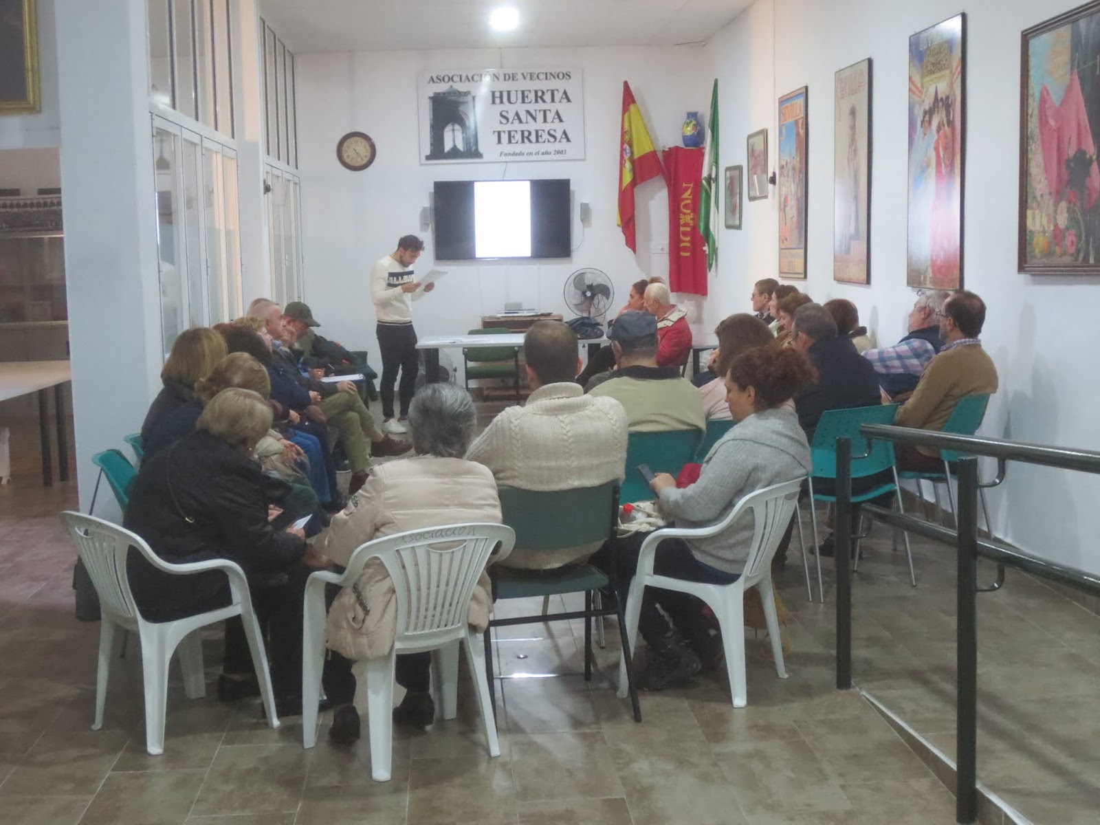 Asociación de vecinos Huerta de Santa Teresa PRESENTACIÓN TALLER