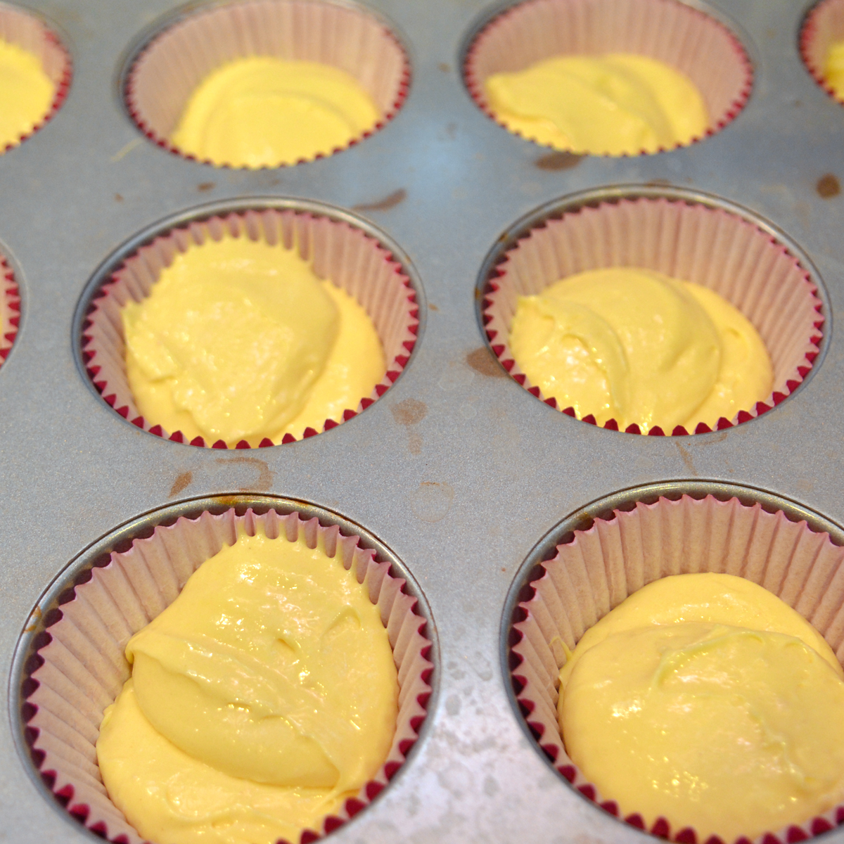 Sweets & Treats Boutique How to fill and bake cupcakes evenly