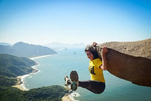 How could they do it with such big smiles on their faces? - This Viral Photo Inspired Copycats, But There’s Something You Should Know… How could they do it with such big smiles on their faces? - This Viral Photo Inspired Copycats, But There’s Something You Should Know…