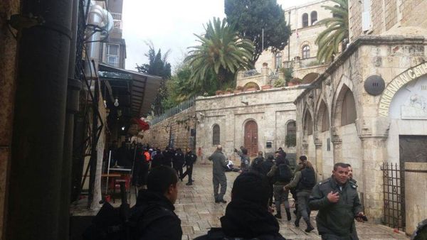 Terrorista árabe apuñala a tres judíos en la Puerta de los Leones en Jerusalém Terrorista árabe apuñala a tres judíos en la Puerta de los Leones en Jerusalém