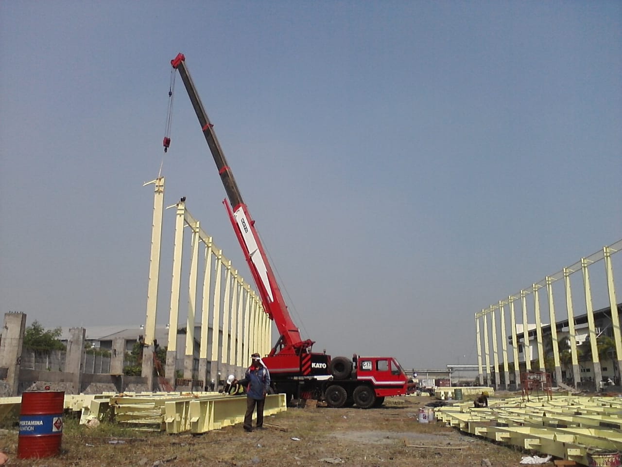 Wheel Loader Baru Rental Mobil Crane dan Rafter Crane di Surabaya