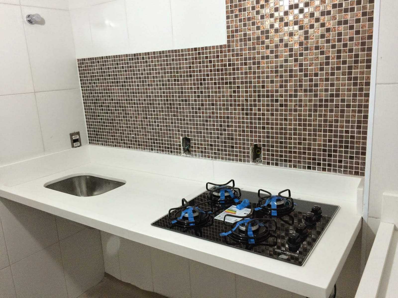 Apê 114 Bancada da Cozinha e Área de Serviço em Quartzo Branco