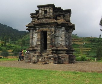 Pesona Keindahan Wisata Candi Dwarawati Banjarnegara Jawa ...