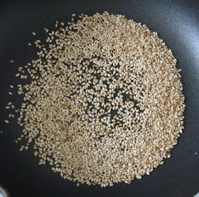 toasted sesame seeds