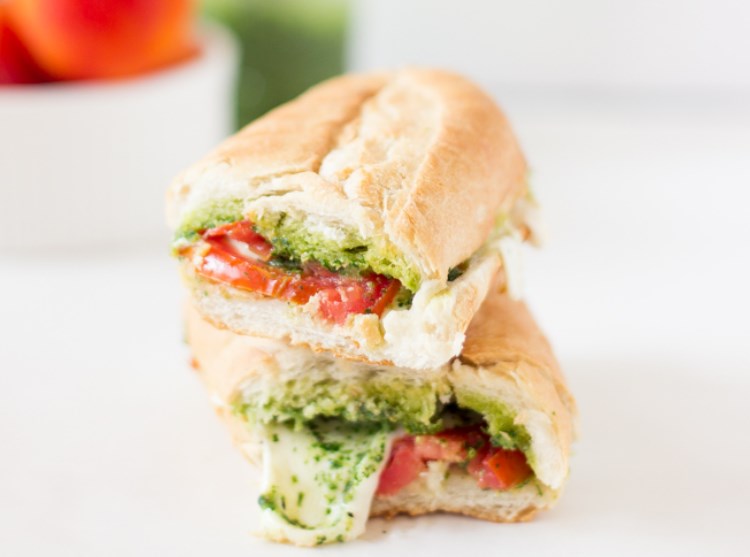 Caprese Sandwich with Parsley Pesto #veganlunch #vegetarian
