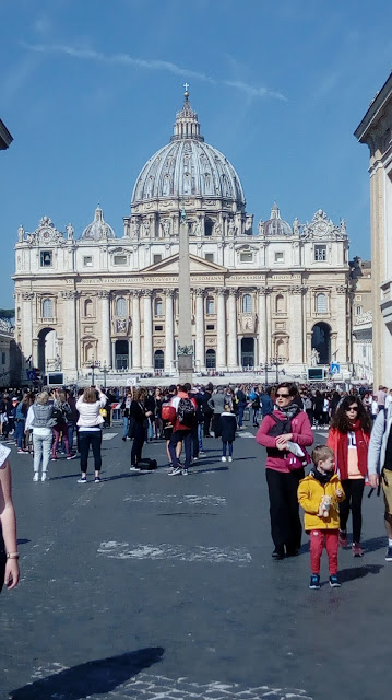 La basilique San Pietro di Roma depuis la via della Conciliazione