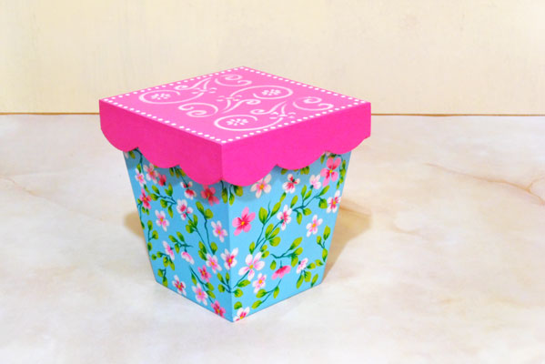 flores pintado con acrilicos en caja souvenir
