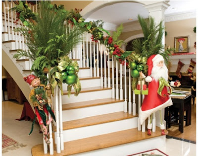 cómo decorar las escaleras muy bonitas en navidad