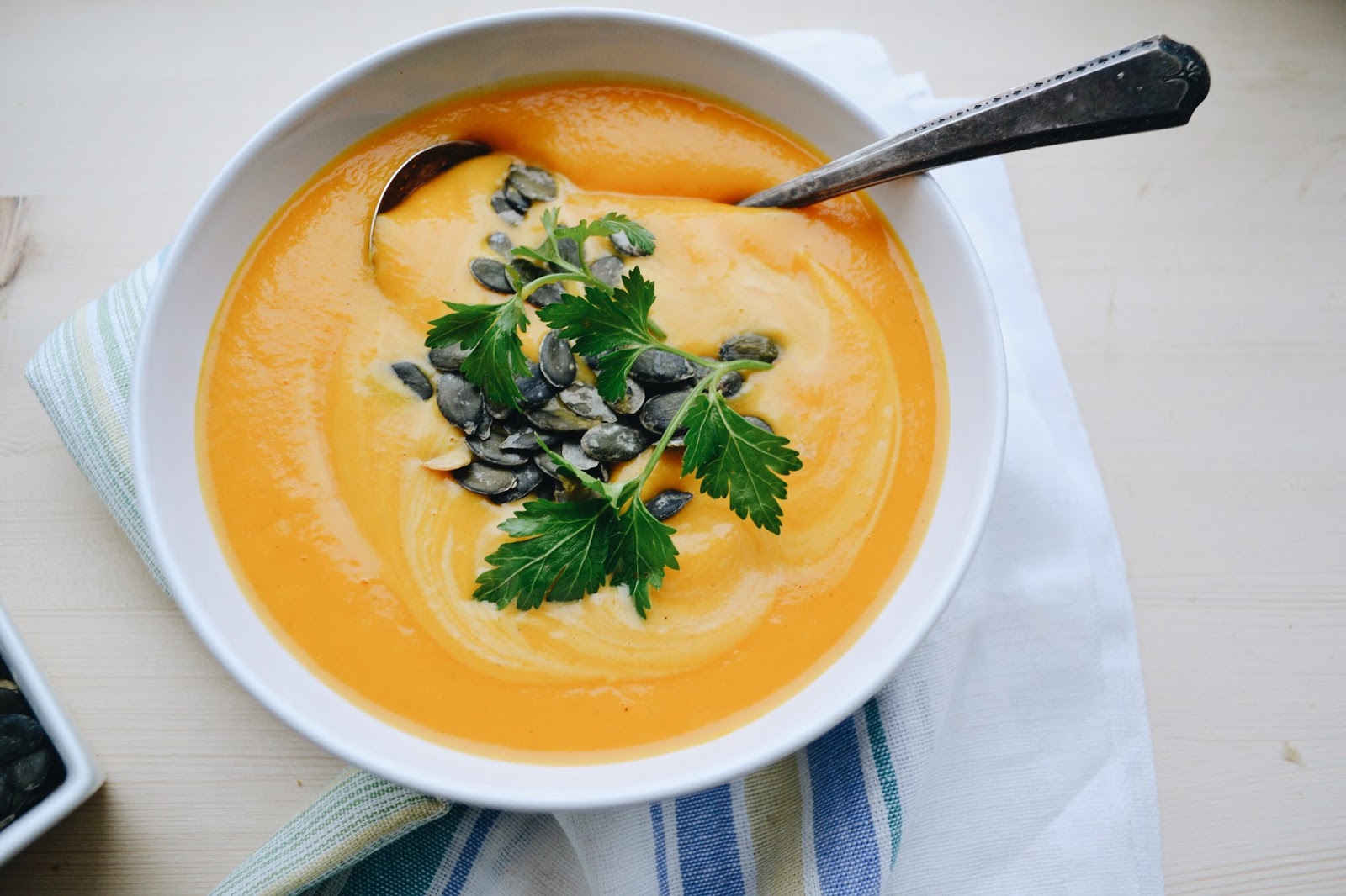 Тыквенный суп со сливками и картошкой. Баклажанный крем-суп "Ренуар". Суп пюре. Тыквенный крем суп. Крем суп из тыквы.