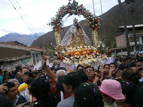 Festividad de la Virgen de la Asunción en Huata (Ancash)