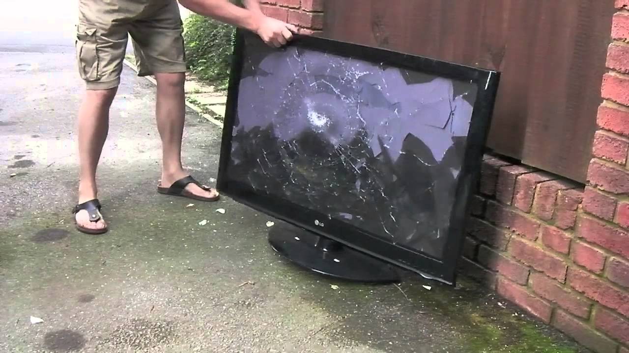 Можно сдать телевизор обратно. Разбитый телевизор. Запчасти для телевизоров. Утилизация телевизоров. Телевизор с разбитой матрицей.