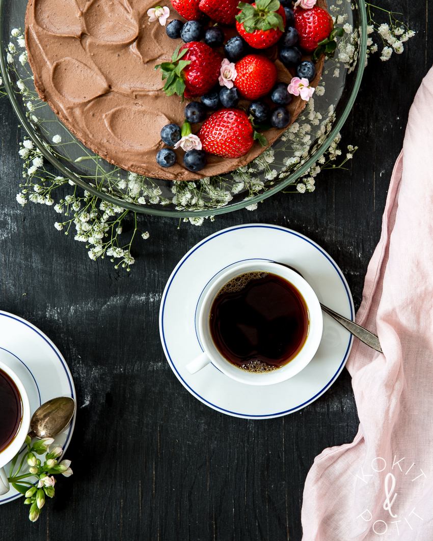 Suklaamoussekakku browniepohjalla Suklaamoussekakku browniepohjalla