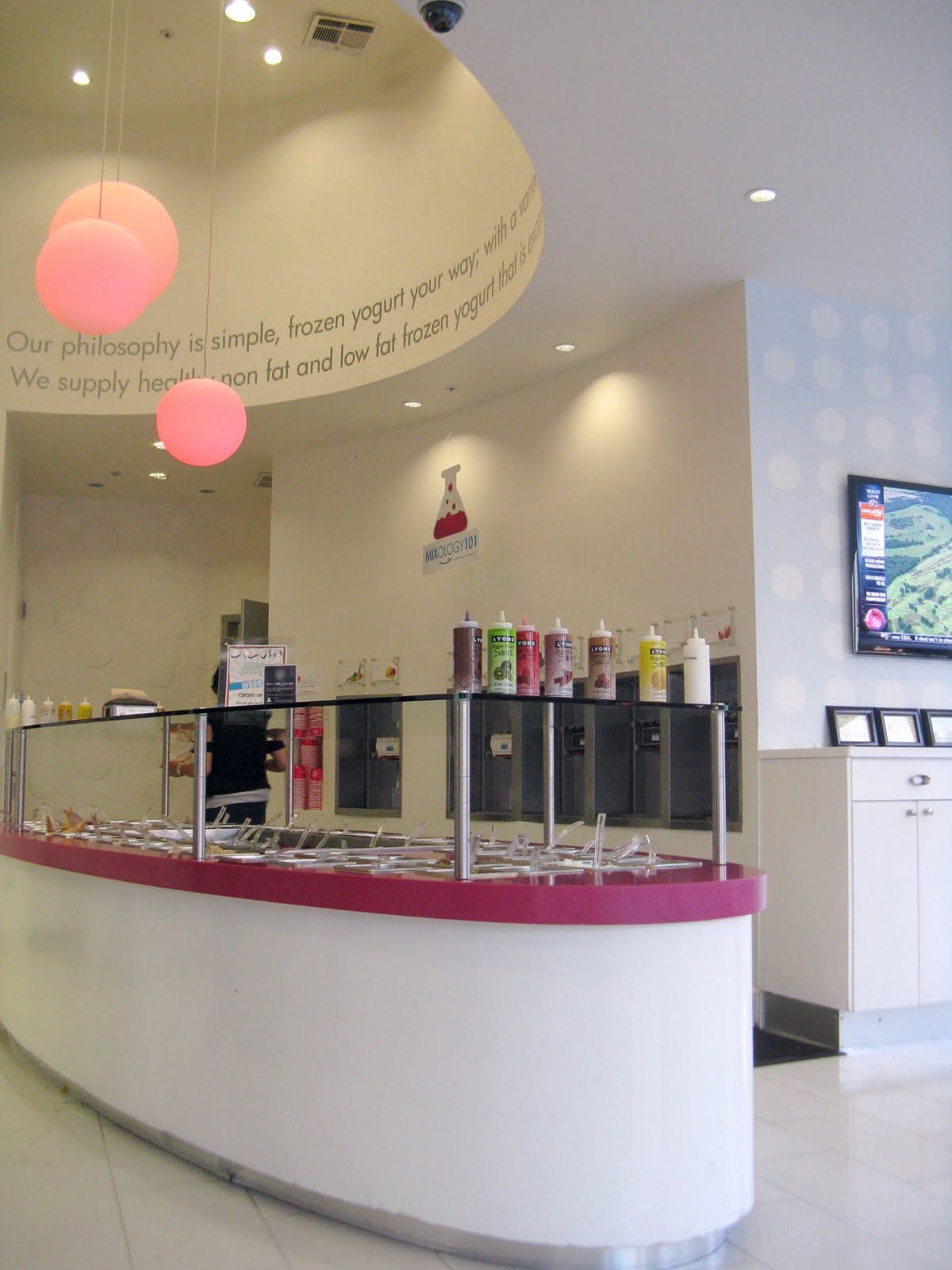 the sky is big in pasadena frozen yogurt with which toppings?