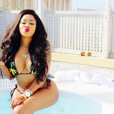 0 Life is a beach! Kenyan socialite Vera Sidika shows off her curvacious body in tiny bikini