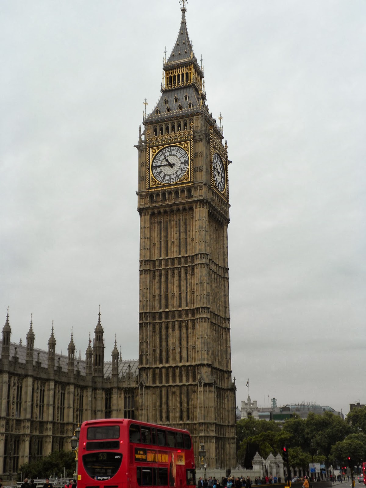 Биг башня в лондоне. Биг-Бен (башня Елизаветы). Биг Бен в Лондоне. Башня big Ben. Часы Биг Бен в Лондоне.