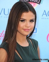 Biografi Selena Gomez - Pacar Justine Bieber