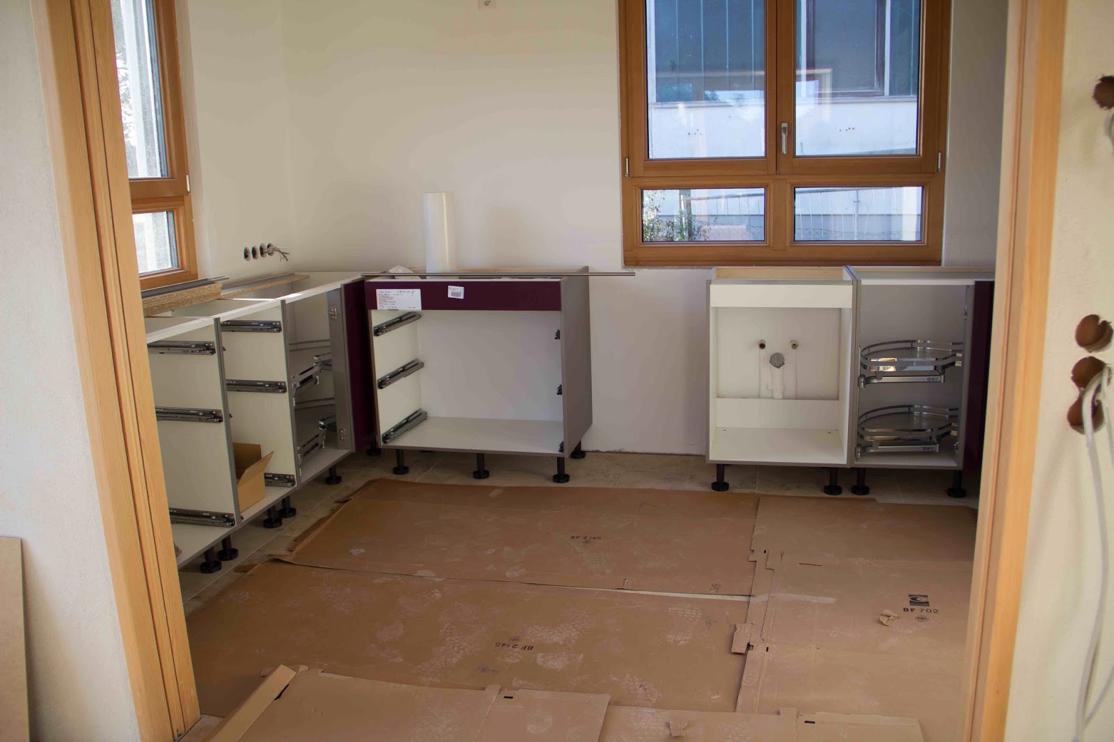 Flederhaus: Küchenmöbel geliefert, Fliesen im Bad, Beginn der