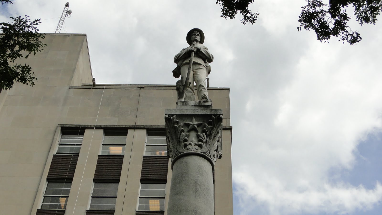 we saw that : confederate soldiers memorial at the rapides parish