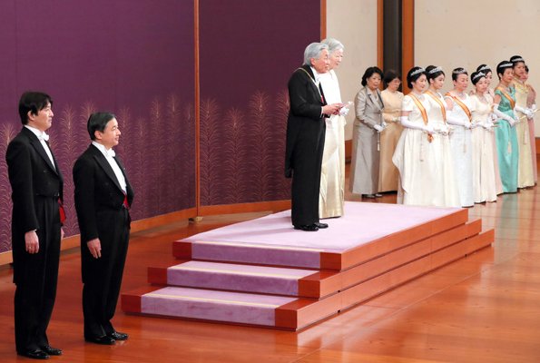 Emperor Akihito, Empress Michiko, Crown Prince Naruhito, Crown Princess Masako, Prince Akishino, Princess Kiko and Princess Mako