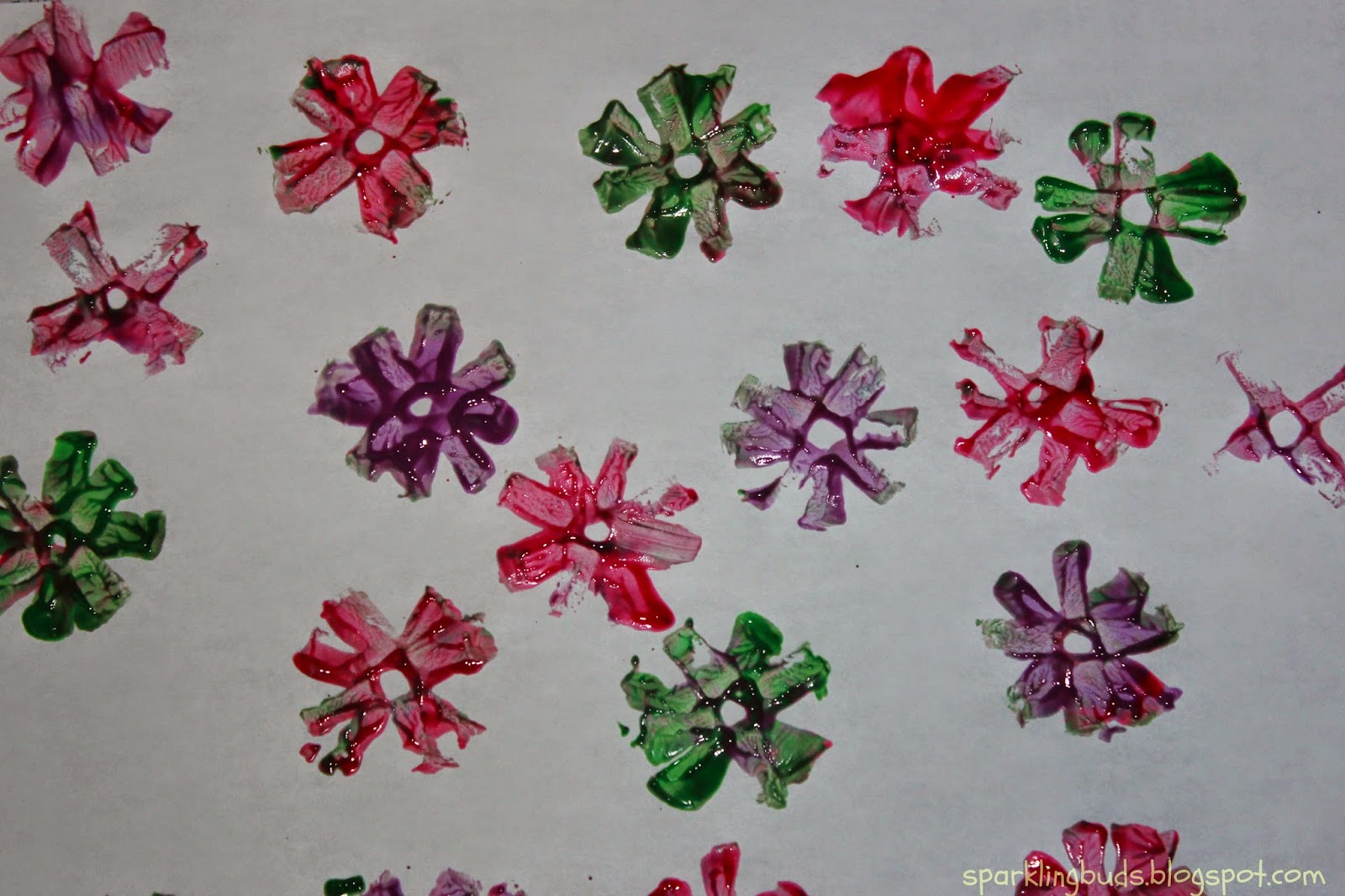 https://sparklingbuds.blogspot.com/2014/05/paper-flower-stamping.html