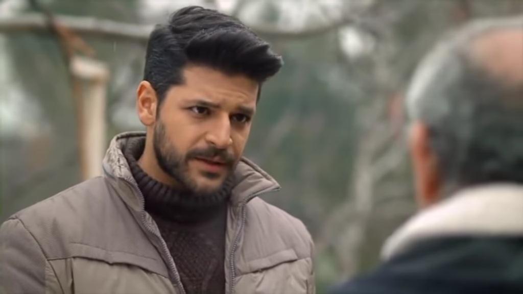 Elif odcinek 558: Selim zanosi na policję znalezione pieniądze! Ich właściciel pojawia się w domu Emiroglu! [Streszczenie + Zdjęcia]