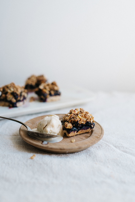 Almond and blueberry pie bars recipe by Dolly and Oatmeal