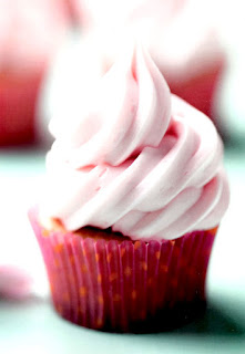 almond and raspberry cupcakes