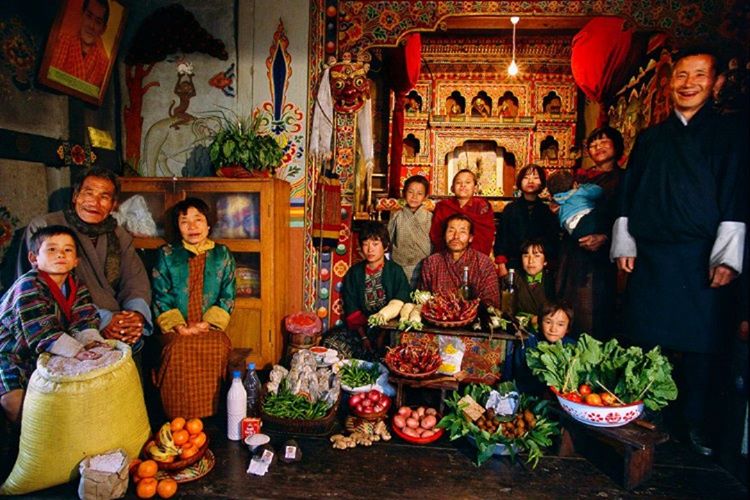 Bhutan'da genellikle her yemekte acı bulunur, yerel peynirlerinde dahi acı vardır.
