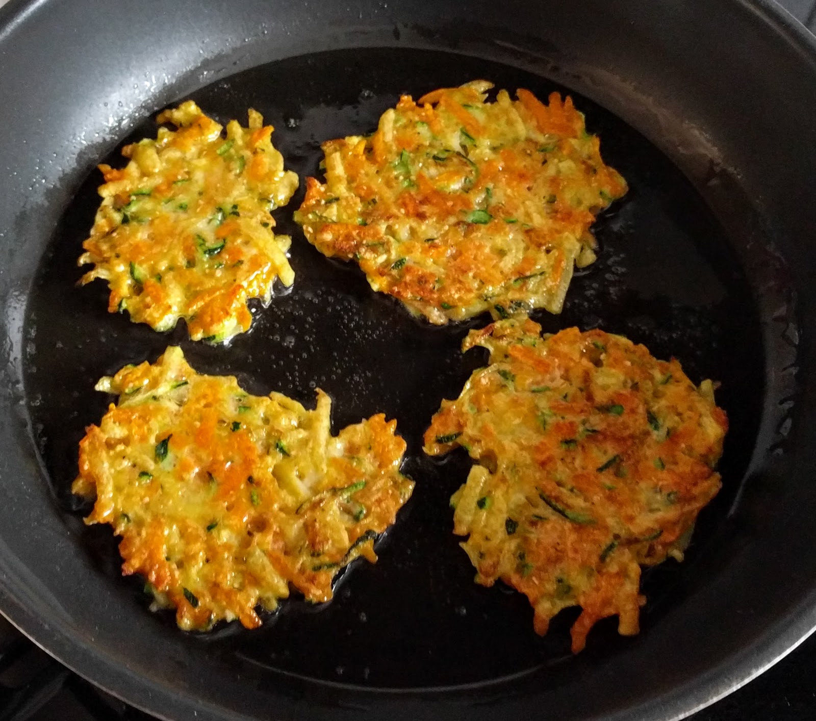 - Kartoffel-Möhren-Zucchinipuffer