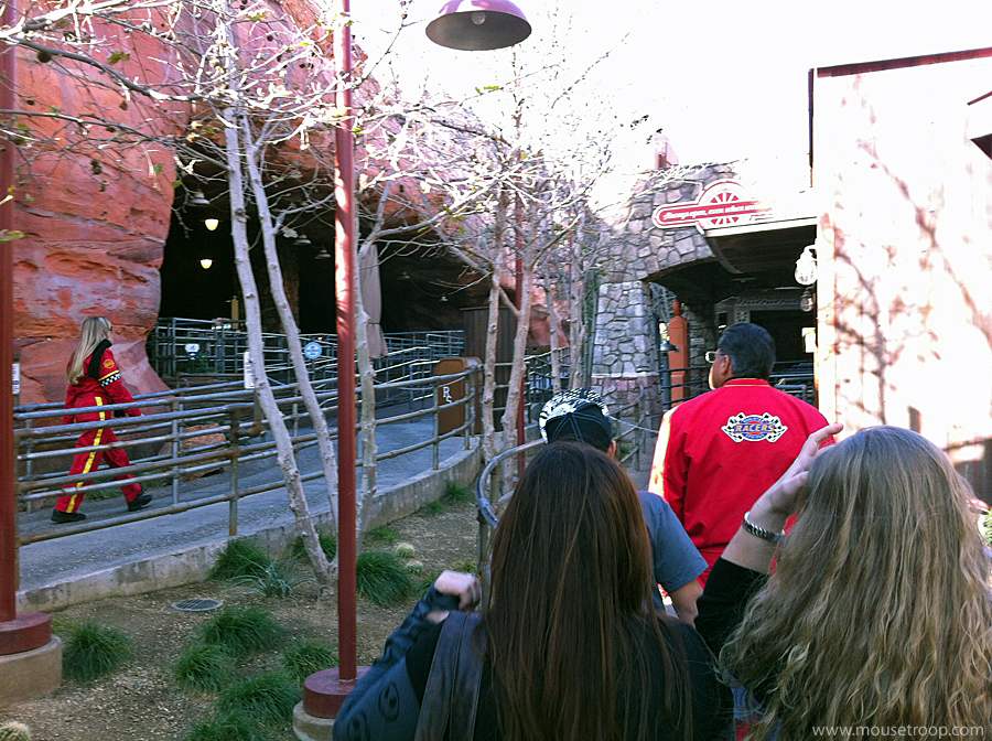 Single Rider Radiator Springs Racers Mouse Troop: A Trip Through the Radiator Springs Racers Queue