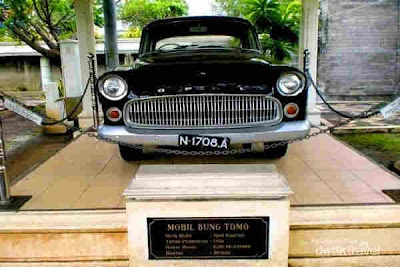Mobil Opel hitam Bung Tomo, Surabaya Mobil Opel hitam Bung Tomo, Surabaya