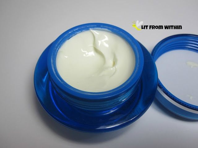 Hydroxatone AM/PM Anti-Wrinkle Complex is thick and creamy