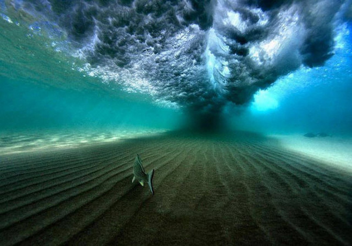 Amazing view. Волны под водой. Под водой. Завораживающие картинки. Завораживающий вид.