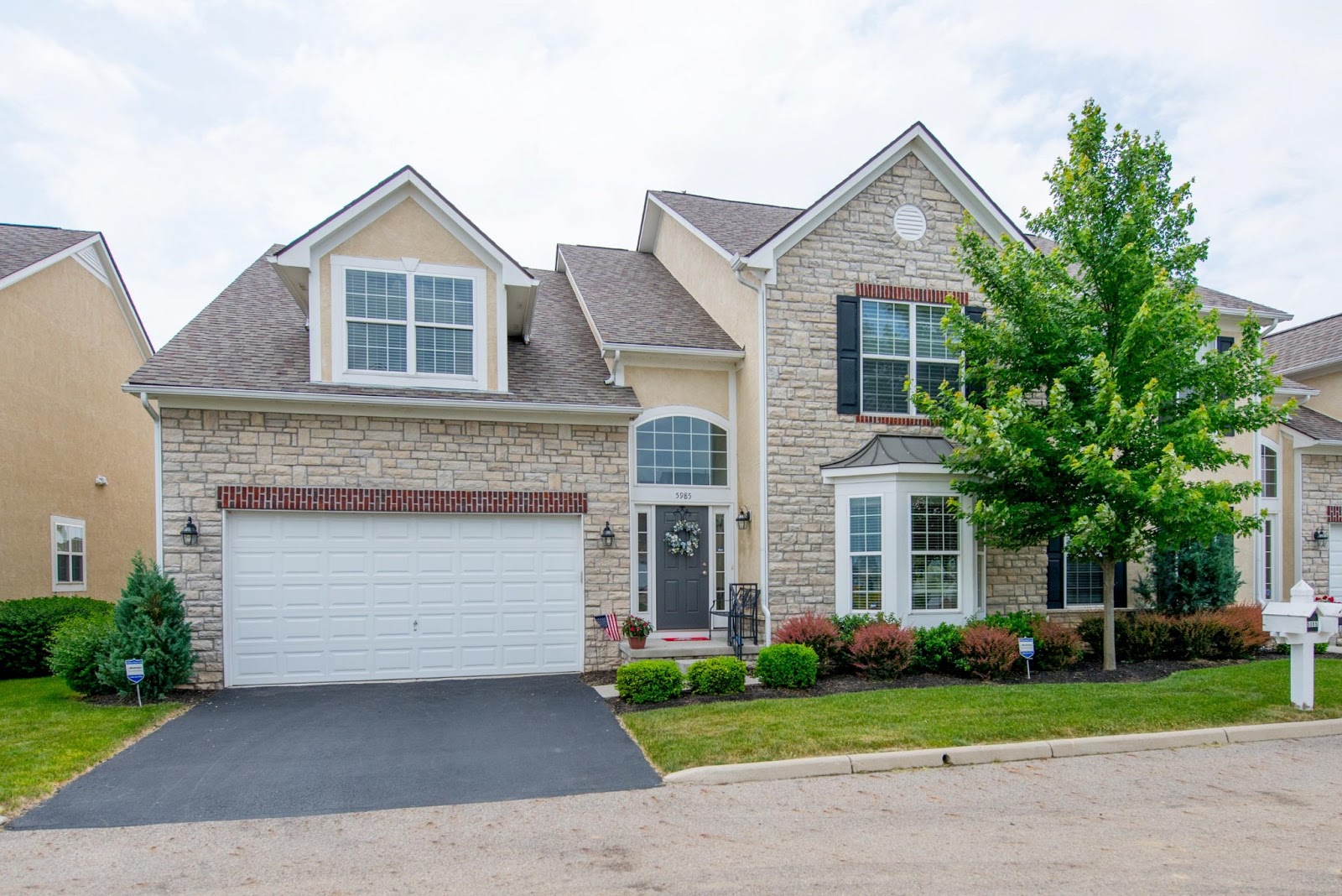 The Columbus Real Estate Cafe New Hilliard Condo mls Listing! Pond