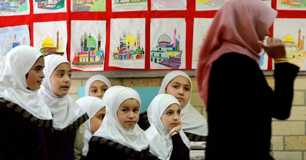 Prohíben el uso del velo islámico en colegios de Austria y genera polémica en la Red | EDUCACIONENRED.PE