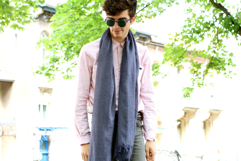 BLOG-MODE-HOMME_Preppy-Dandy_anticonformiste-seeconcept_solaire-écharpe-cachemire-chemise-rose_loreak-mendian_heapmonday_frye-company-cordovan2