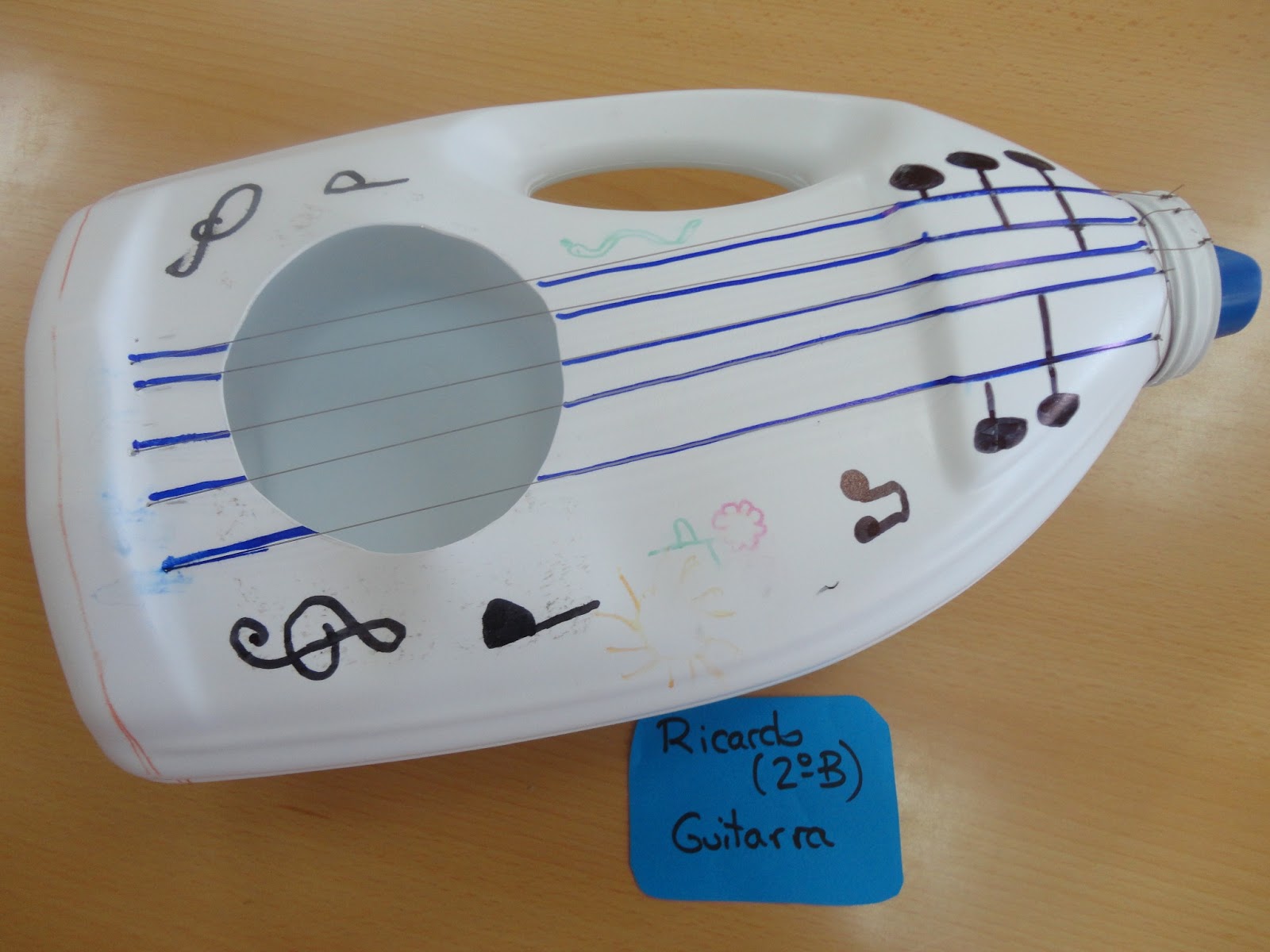 MUSIKEANDO EN EL COLE INSTRUMENTOS CON MATERIAL RECICLADO