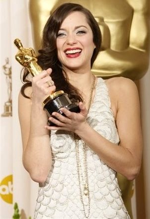 Marion Cotillard Foto de Marion Cotillard con premio del Oscar
