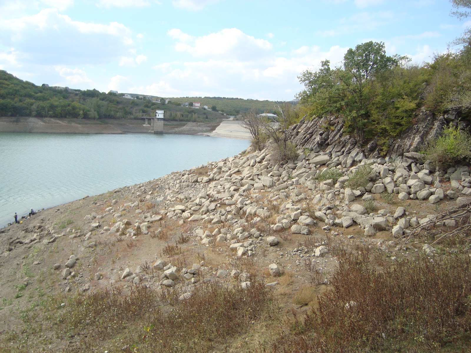 Партизанском водохранилище. Крым Партизанск Партизанское водохранилище. Кизиловка Крым. Партизанское водохранилище рыба. Партизанское водохранилище тропы.