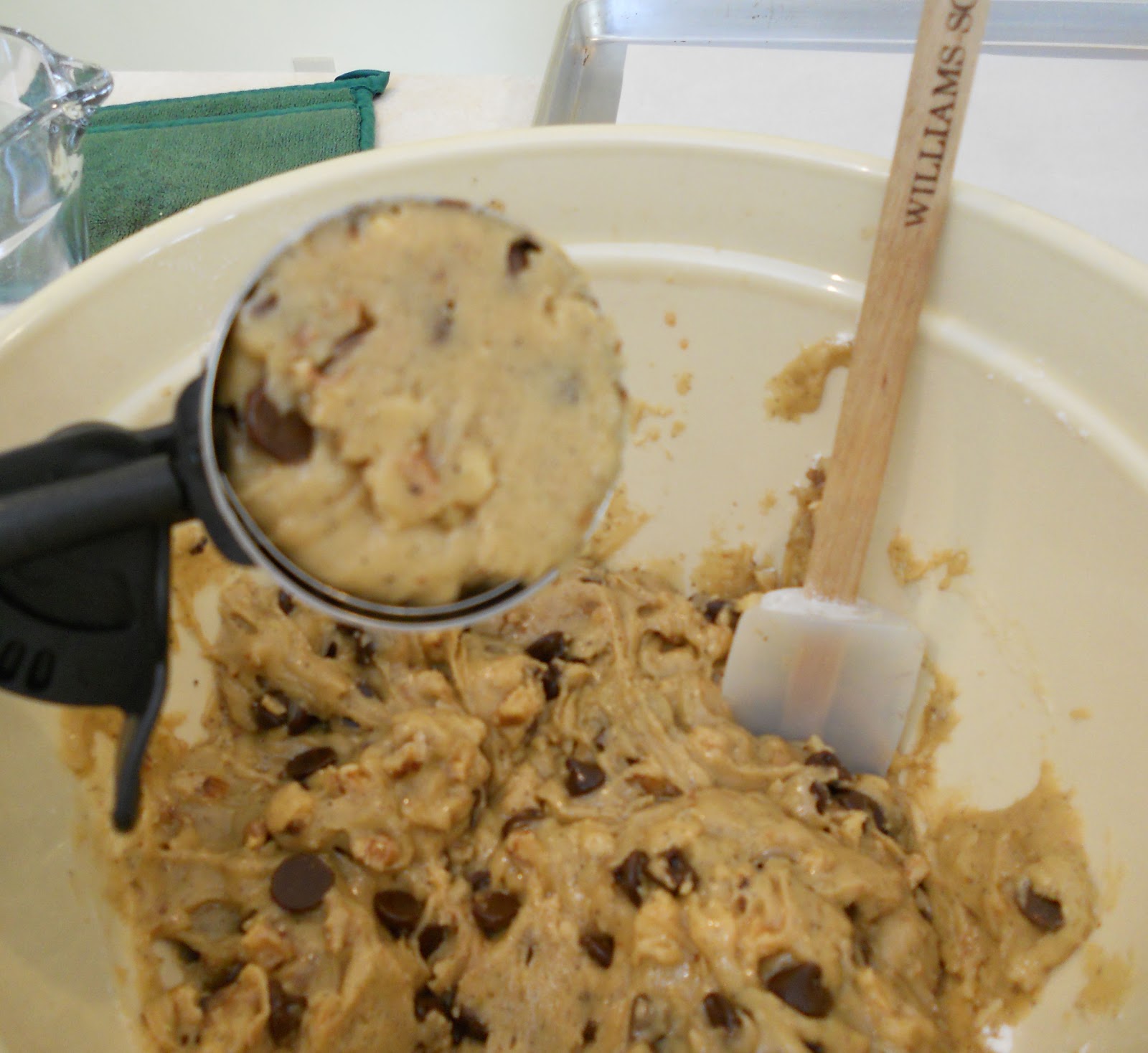 Crisp and Chewy Chocolate Chip Cookies